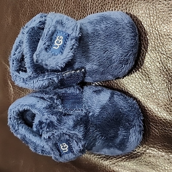 Ugg slippers - Picture 4 of 6